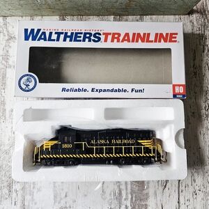 Walthers Trainline HO Scale Alaska GP9M Locomotive 931-450 #1810